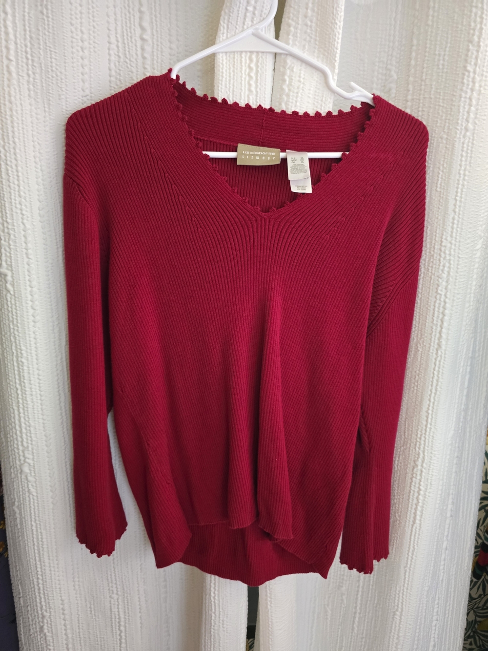Womens Size XL Liz Claiborne Red V-Neck Ribbed Sweater